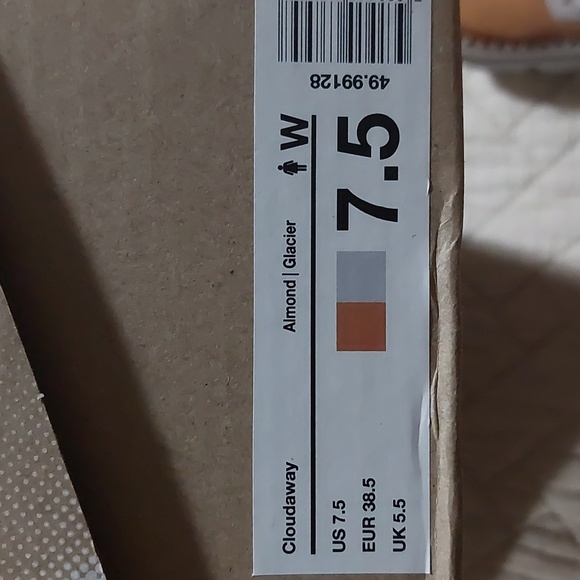 NIB On Cloudaway Running Shoe - Picture 8 of 9